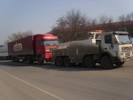 Эвакуация грузовой техники. Техпомощь стоимость услуг и где заказать - Черногорск