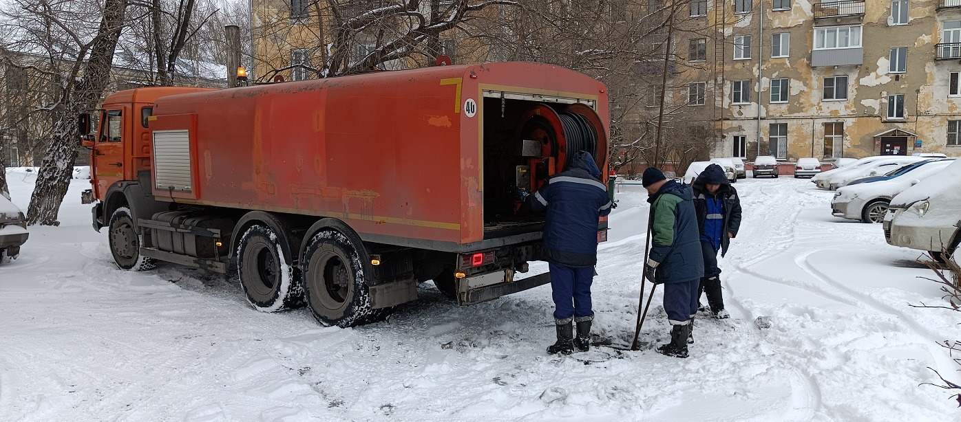 Прочистка канализации от засоров гидропромывочной машиной и специальным оборудованием в Саяногорске