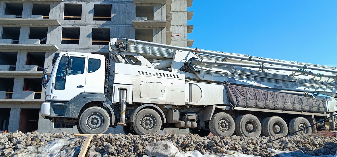 Услуги и заказ бетононасосов для заливки бетона в Черногорске